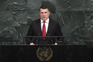 Latvijos prezidentas patvirtino pataisas dėl perėjimo prie mokymo vien latvių kalba