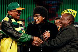 Pietų Afrikos gyventojai gedi buvusios N. Mandelos žmonos Winnie