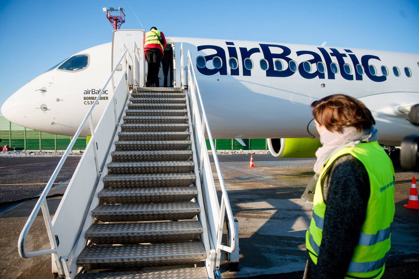 Latvijos nacionalinės oro linijos „airBaltic“ pripažintos punktualiausiomis pasaulyje – net 90 proc. jų skrydžių pasiekė tikslą laiku. <br>J.Stacevičiaus nuotr.