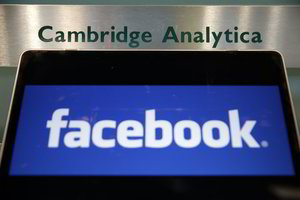 „Cambridge Analytica“ galėjo gauti 87 mln. „Facebook“ vartotojų duomenis