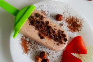 Vienas, du – ir skanėstas paruoštas: šokoladiniai ledai su lazdynų riešutais 