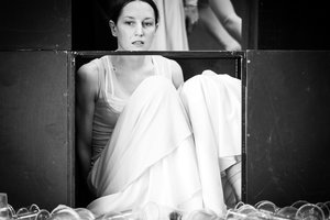 Mirtį nujaučianti motina atidavė dukrą į rūsčią kasdienybę