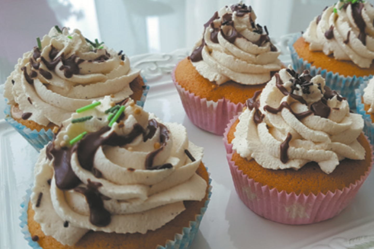 Karameliniai keksiukai su romu.<br> Nuotr. iš „Rinkos aikštė“.