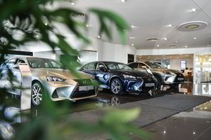 Atnaujintas „Lexus Vilnius“ salonas sutvisko modernia prabanga