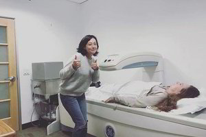 Su vėžiu kovojusiai „San Francisko raganos“ žvaigždei bėdos vis nesibaigia