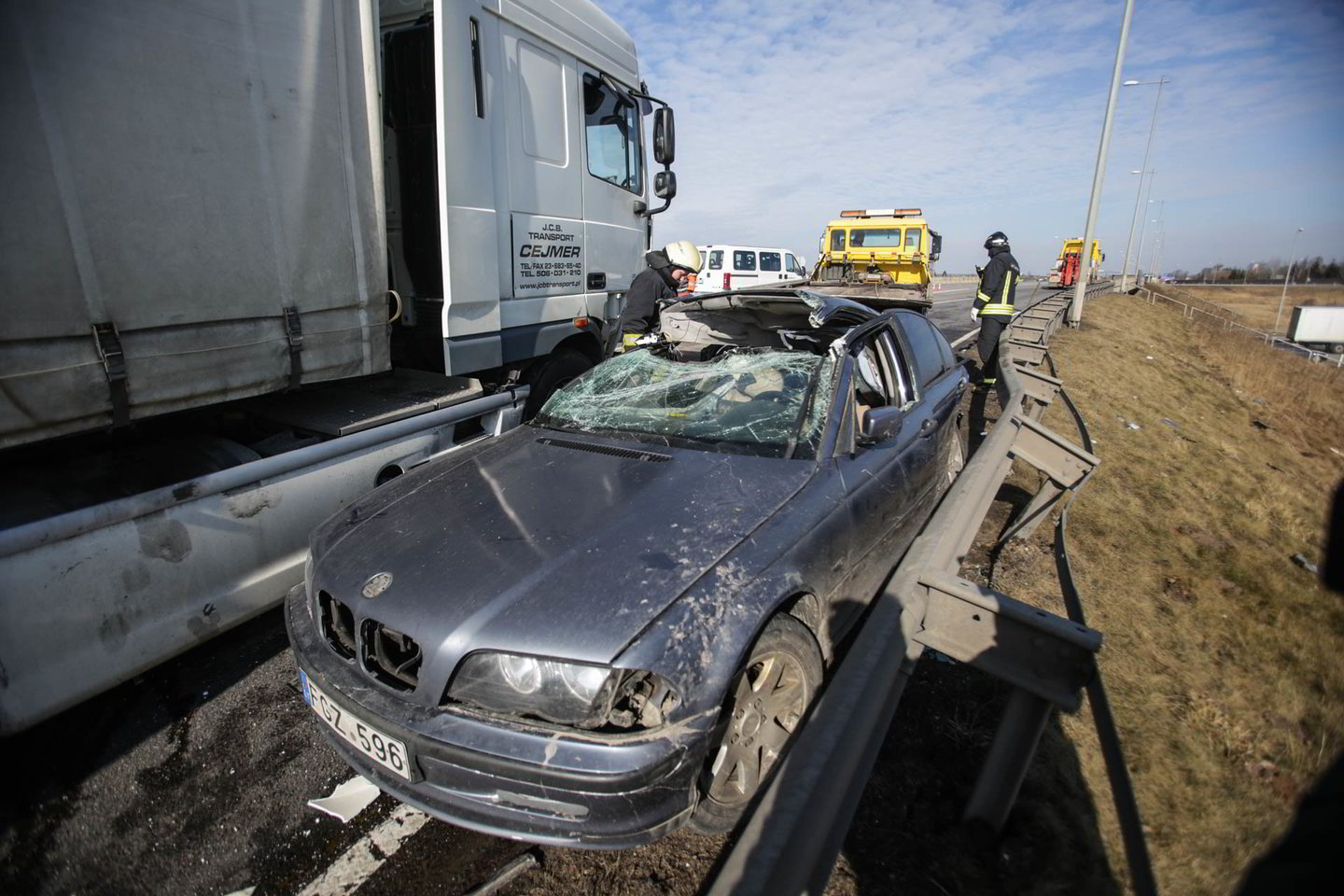 Netoli Kauno susidūrus BMW ir vilkikui žuvo lengvojo automobilio vairuotojas.<br>G.Bitvinsko nuotr.