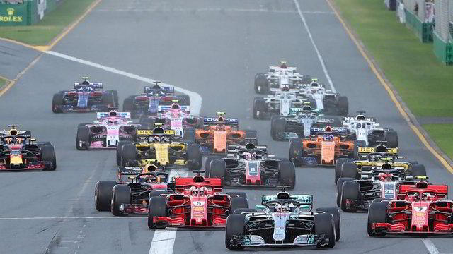 S. Vettelis iškovojo pergalę Bahreine, K. Raikkonenas pervažiavo mechanikui koją