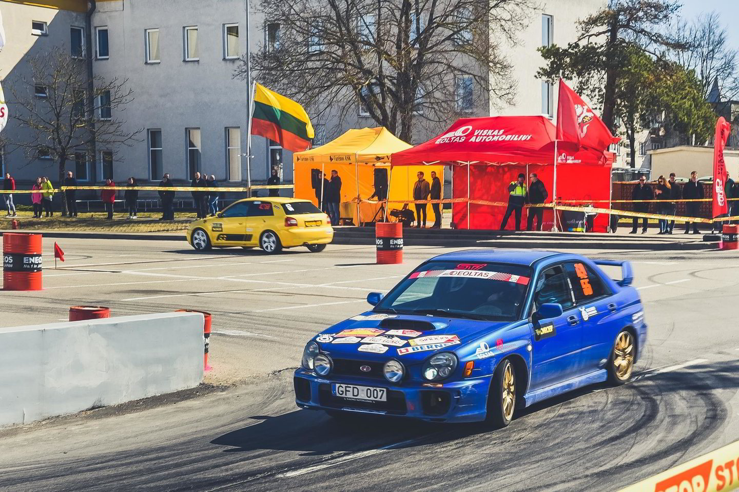 Šeštadienį Varėnoje vyko automobilių slalomo varžybos.<br>Vytauto Pilkausko nuotr.