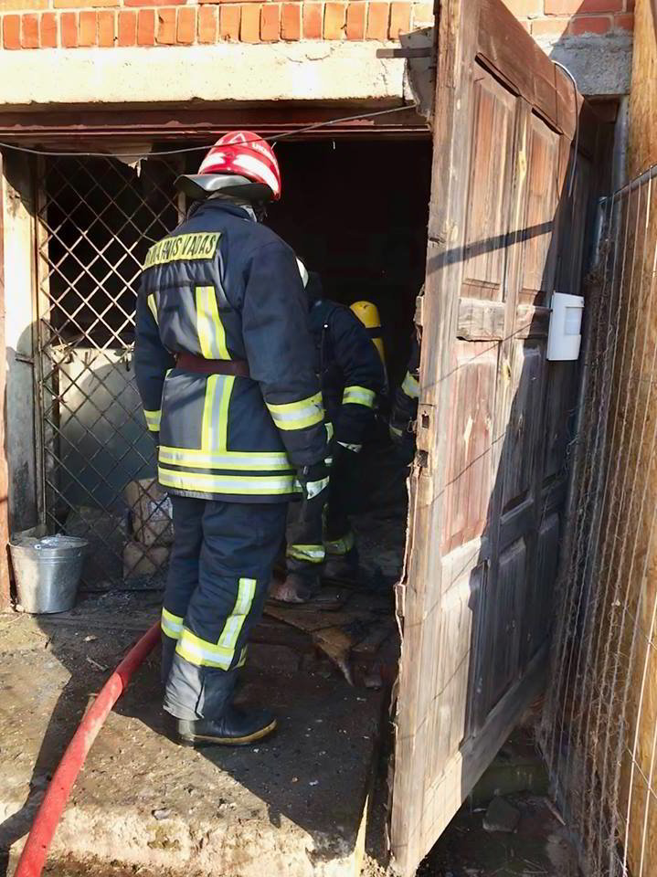  Per plauką nuo didelės nelaimės: Ukmergės „Moki-veži“ buvo kilęs gaisras.<br> Facebook/Valstybinė priešgaisrinė gelbėjimo tarnyba nuotr.