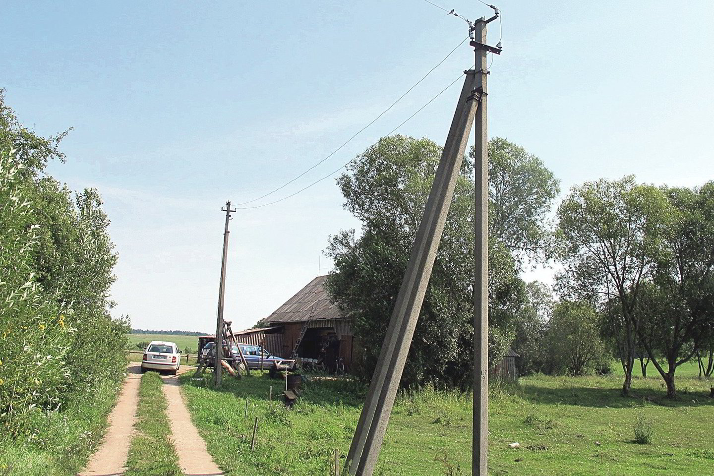 Dviejų žmonių mirtimi pasibaigusi tragedija šiame Šilalės rajono Gatautiškės kaimo kieme nutiko 2014 metų liepos 28-ąją.<br>A.Pilaitienės nuotr.