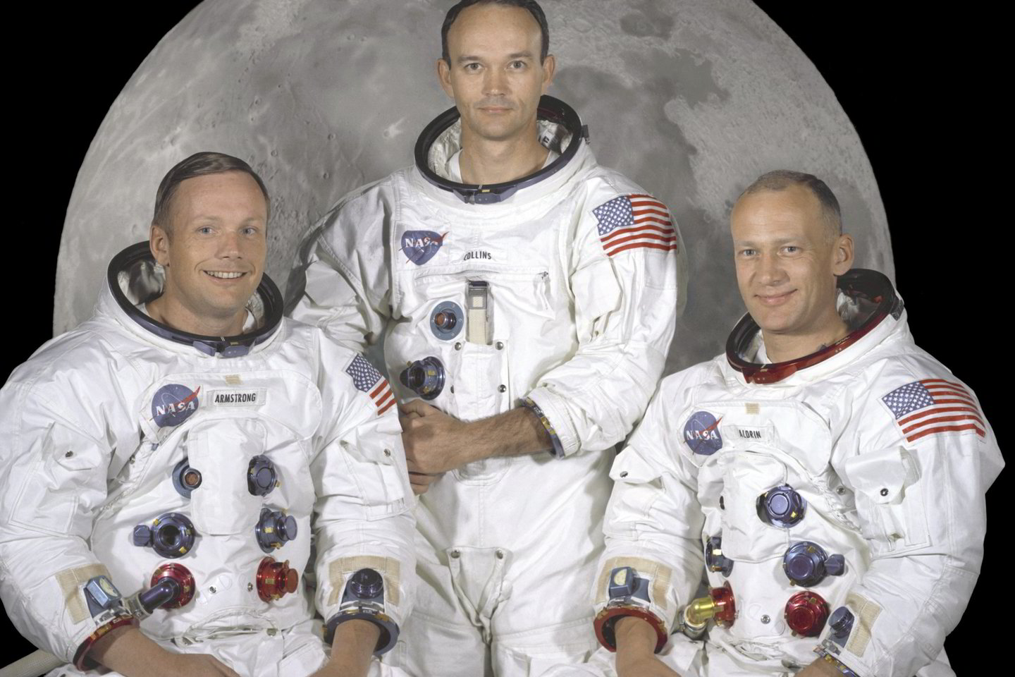  Buzzas Aldrinas (viduryje) – antrasis žmogus Mėnulyje. Jo pasakojimai apie 1969 metais įvykusį apsilankymą Žemės palydove visada buvo lydimi skeptiškų replikų, nes astronautas visada atvirai pasakojo, kad Mėnulyje buvo ne tik žmonės. Dabar skelbiama, kad šie pasakojimai sėkmingai įveikė ir „melo detektoriaus“ testą.<br> Reuters / Scanpix nuotr.