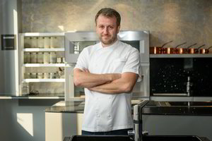 Garsus virtuvės meistras argumentavo, kodėl už stalo vandenį reikia susimokėti