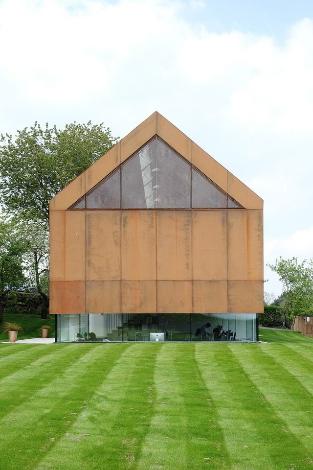  Abiejuose stogo galuose įstatyti dideli trikampiai langai. <br> McGarry-Moon Architects/archdaily.com nuotr.