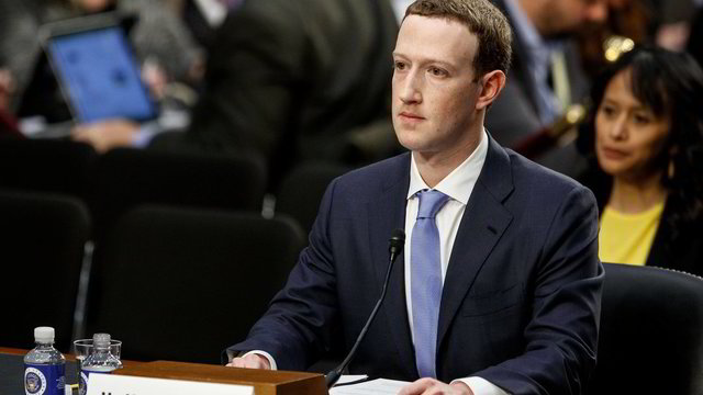 Markas Zuckerbergas apie „Facebook“ skandalą: „Socialinė erdvė virsta mūšio zona“