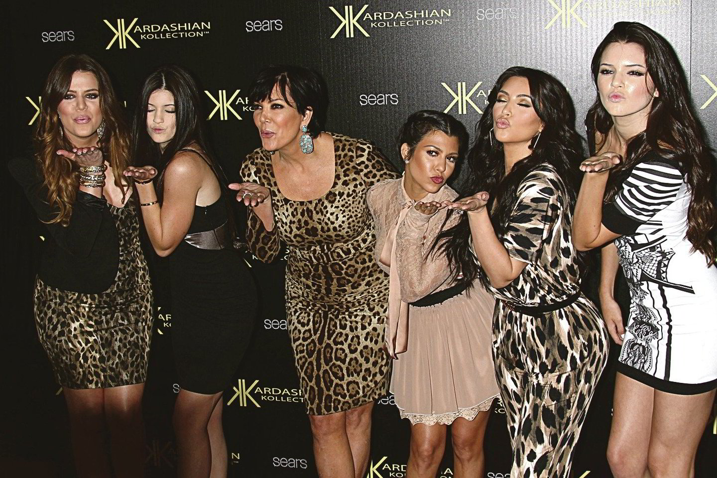 Motinos sugalvotas realybės šou išgarsino (iš kairės) Khloe, Kylie, Kris, Kourtney, Kim, Kendall ir Robą.<br> „Scanpix” nuotr. 