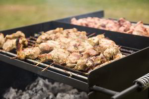 Ekspertas patarė, kaip geriausia marinuoti mėsą, kad ji tiesiog tirptų burnoje