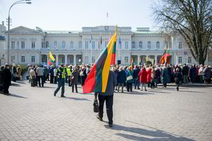 Didesnių algų siekiantys viešojo sektoriaus darbuotojai ragina reformuoti mokesčių sistemą