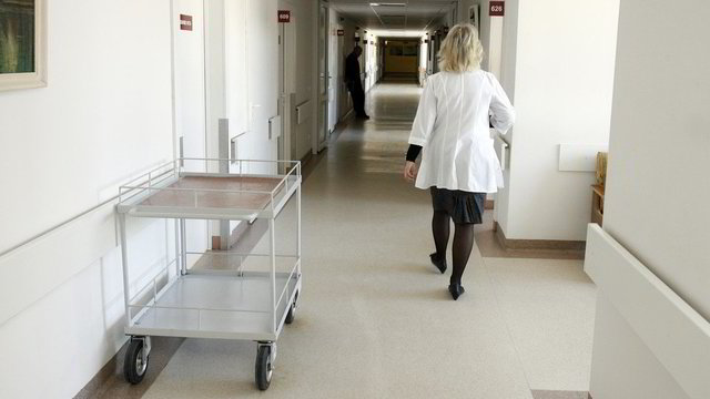 Gydytojų gudrumas: pacientus iš ligoninių siunčia į savo privačias įstaigas
