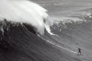 Australijoje dėl ryklio užpuolimo sustabdytos elitinės banglentininkų varžybos