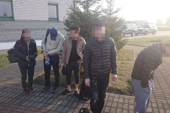 Pasieniečiai sučiupo į Lietuvą upeliu atbridusius 5 nelegalus vietnamiečius