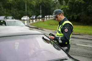 Pareigūnai keliuose pradėjo masinę greičio kontrolę