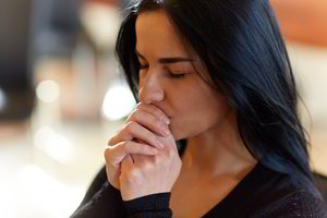 Prie klausyklos ištvėrė pažeminimą – po kunigo žodžių verkė pasikūkčiodama