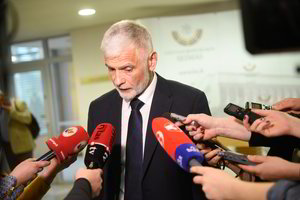 B. Markausko atsakymai opozicijos netenkina, ministras žada parduoti ūkį