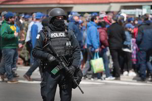 Kalifornijoje prie prekybos centro policija neaiškiomis aplinkybėmis nušovė afroamerikietį