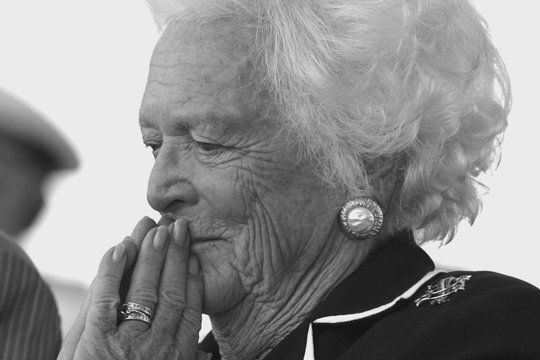 Mirė buvusi pirmoji JAV ponia Barbara Bush
