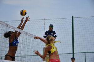 Paplūdimio tinklininkės I. Dumbauskaitė ir M. Povilaitytė Kinijoje nugalėjo Europos žaidynių vicečempiones