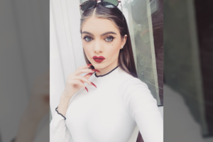 Darbui per graži Emma viešina nuotraukas be liemenėlės