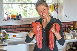 Kepdama žuvį lietuvė iš Aliaskos nepamiršta vienos taisyklės