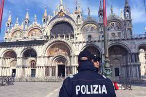 Sicilijos mafijos vadeivos Denaro ieškanti italų policija areštavo 22 žmones