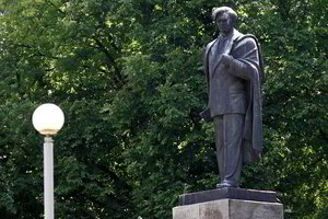 Komisija siūlo nukelti P. Cvirkos paminklą Vilniaus centre