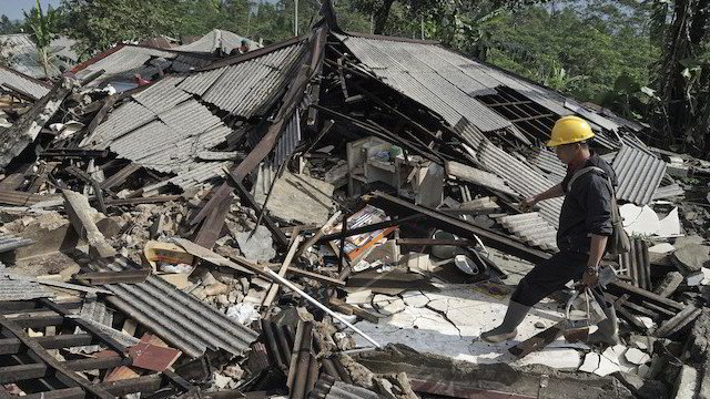 Indonezijoje žemės drebėjimas pareikalavo aukų, Irane – kėlė grėsmę AE