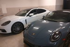 Pareigūnų radinys Kamuolinių gaujos garažuose siekia įspūdingas sumas