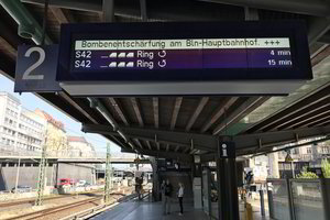 Dėl bombos iš Berlyno pagrindinės stoties rajono vykdoma masinė evakuacija