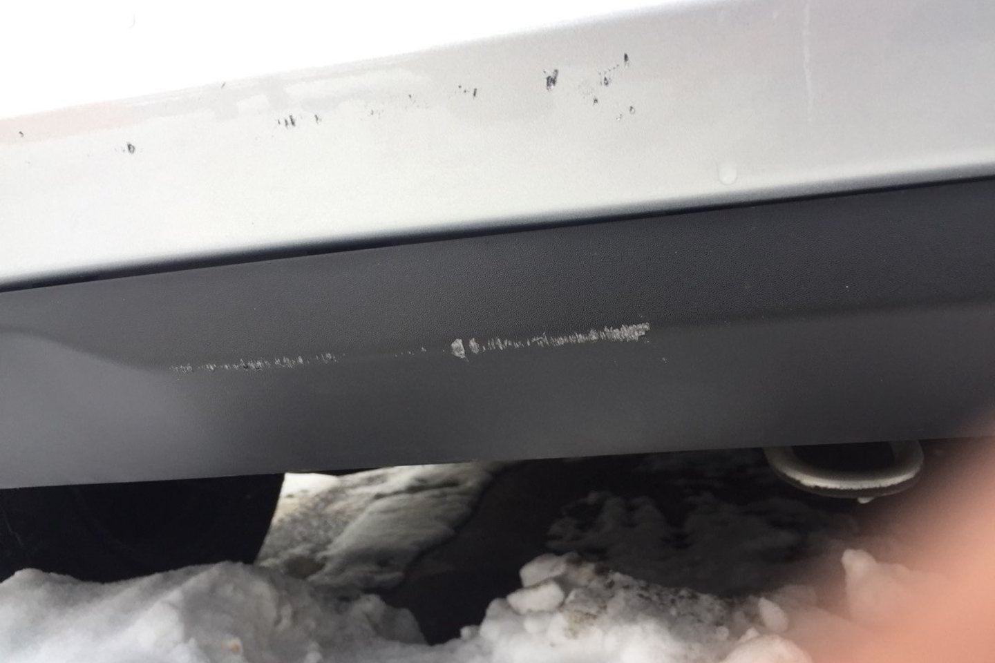 Nuomos kompanijos klientui nusiųsta buferio pažeidimo nuotrauka.<br>Greenmotion nuotr.