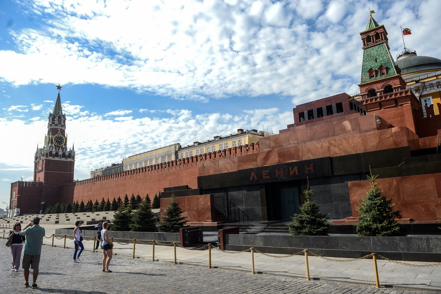  V.Lenino kūnas iki šiol nepalaidotas - jis guli šiame mauzoliejuje Maskvos centre.<br> Scanpix nuotr.