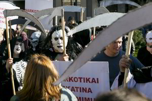 Prie Seimo – 300 kanapių entuziastų ir priešininkų, vienas asmuo sulaikytas 