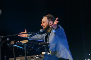 Raudondvario pilyje liejosi britų pianisto Oli Silko džiazo improvizacijos