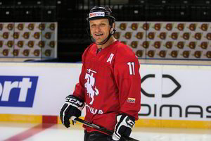 Debiutantas Darius Kasparaitis šmaikščiai atkirto į pastabą dėl himno