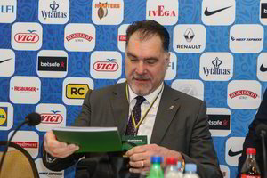 Prezidentas A. Sabonis konferencijoje nekalbėjo – stebėjo save vaizdo įraše