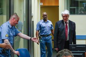 R. Karadzicius siekia, kad būtų atšauktas jam paskelbtas nuosprendis dėl Srebrenicos žudynių 