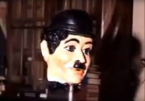 Charlie Chaplino kaukė: pasitikrinkite, ar esate linkę į šizofreniją