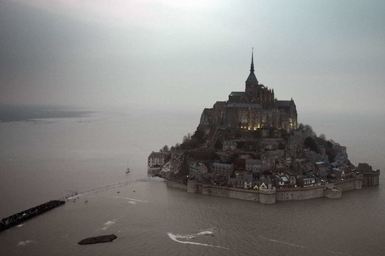 Prancūzijos policija suėmė sumaištį Sen Mišelyje sukėlusį grasintoją