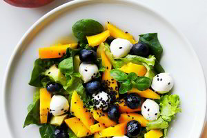 Vasara kvepiančios spalvingos ir gardžios salotos su mangu