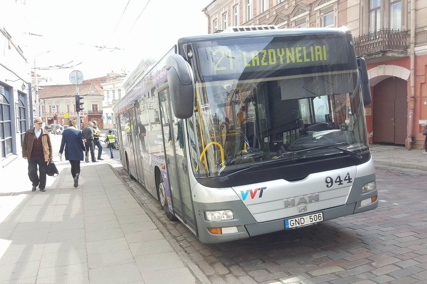 Vilniaus centre autobusas partrenkė ir sunkiai sužalojo moterį.<br> D.Umbraso nuotr.