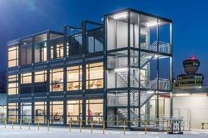 7 laikinų patalpų sprendimai: nuo mokyklos iki oro uosto