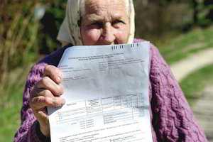 Išvydusi sąskaitą senolė apsiašarojo – net nesupranta, už ką turi mokėti 